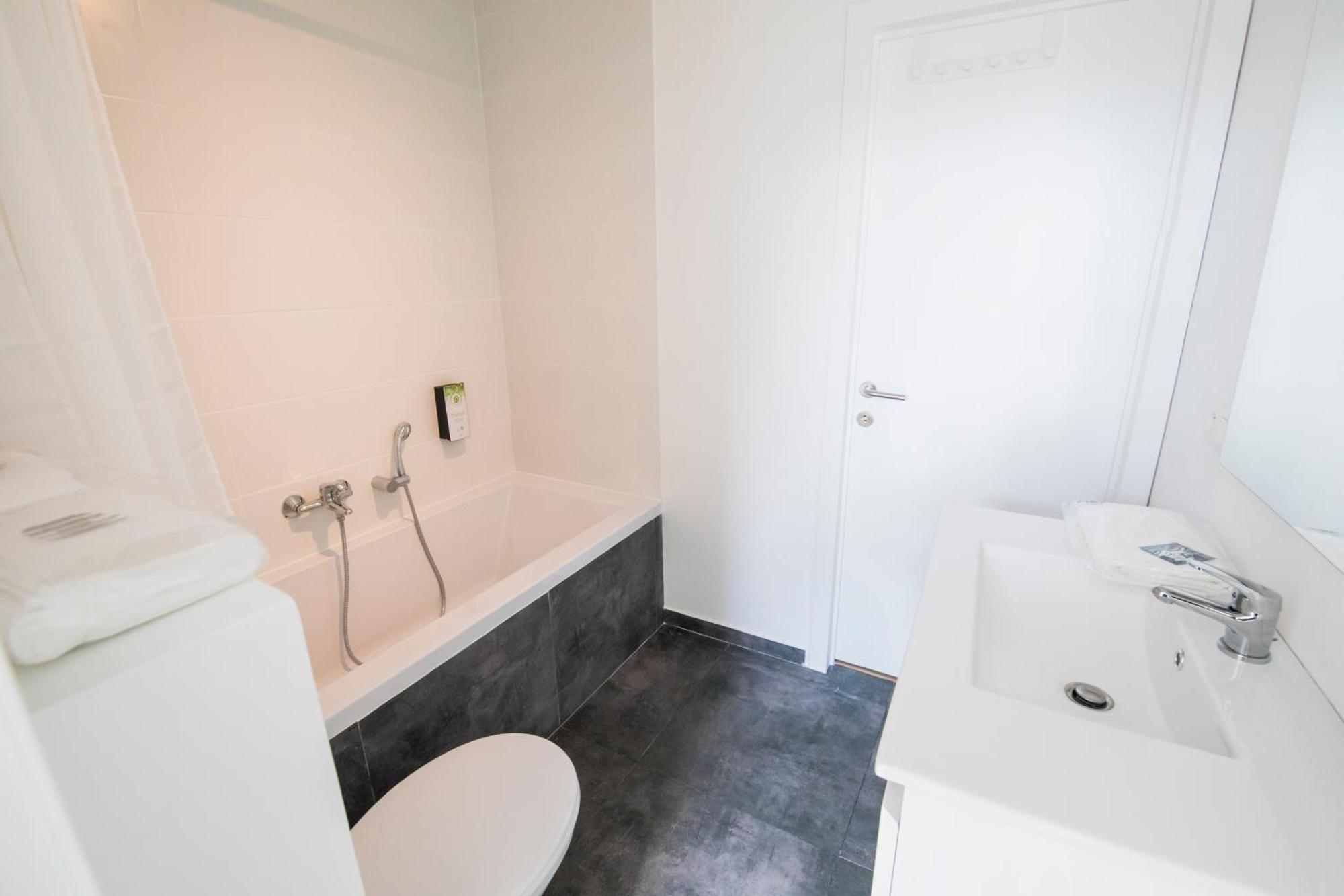 Travelease - Midi Bed & Breakfast Brussels Exterior photo